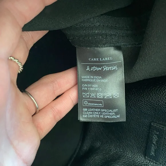 & other Stories Large Leather Hobo Bag - Picture 5 of 9